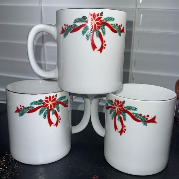 Set of 3 poinsettia and ribbon mugs - Picture 1 of 6